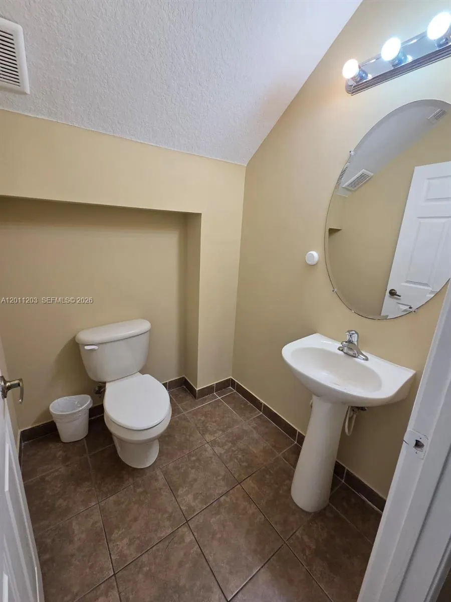 2851 W Prospect Rd #404 Tamarac, FL 33309