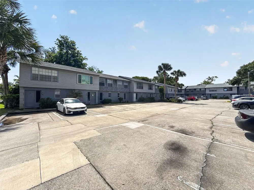 175 YORKTOWNE DRIVE #UT11 Daytona Beach, FL 32119