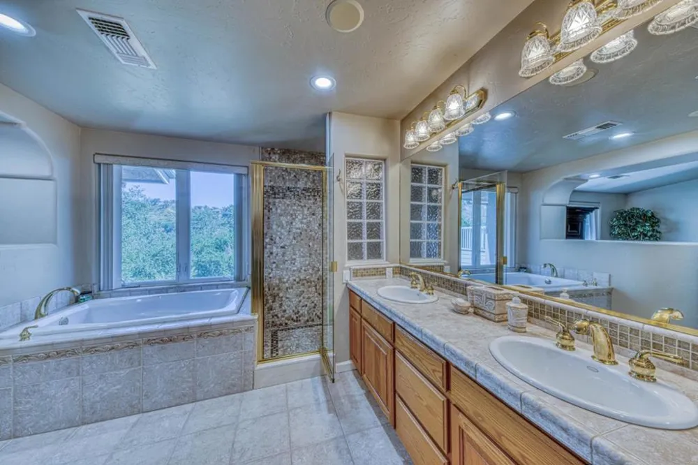 8213 Bass Point Bradley, CA 93426