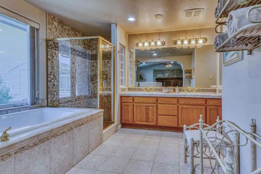 8213 Bass Point Bradley, CA 93426