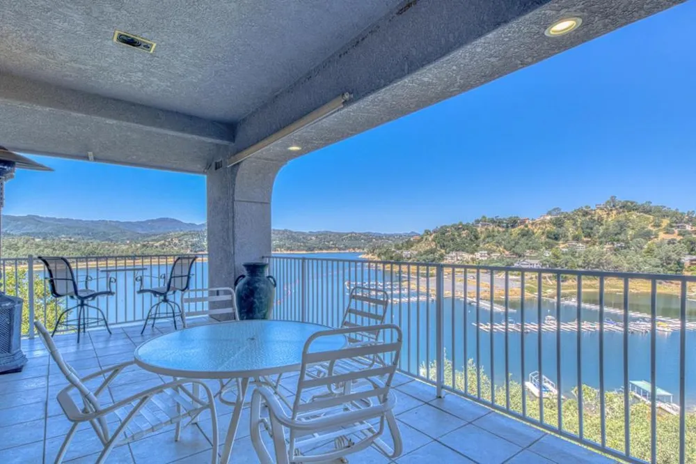 8213 Bass Point Bradley, CA 93426