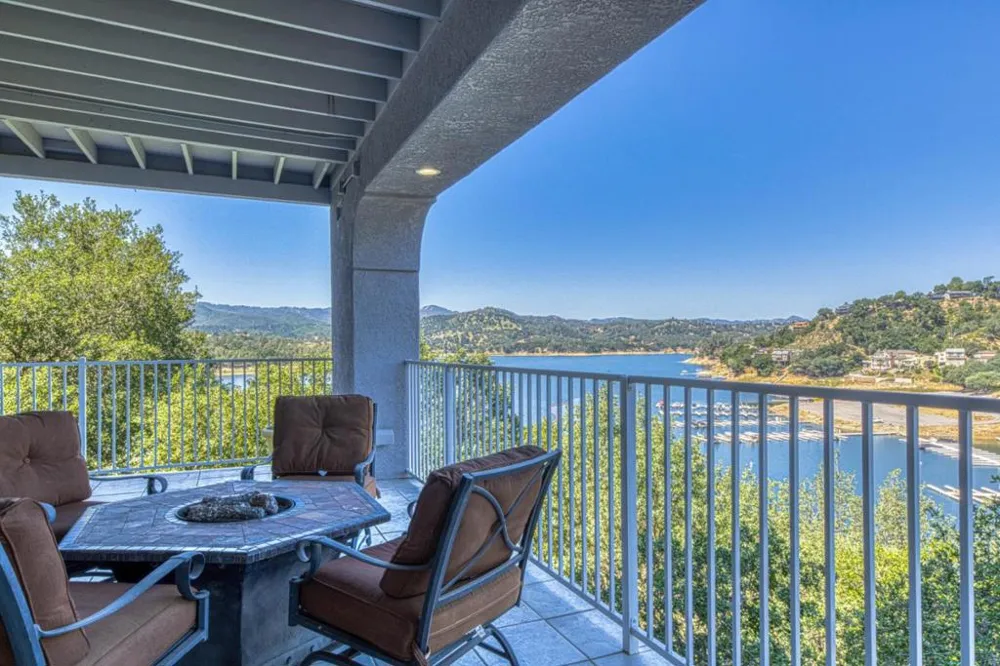 8213 Bass Point Bradley, CA 93426