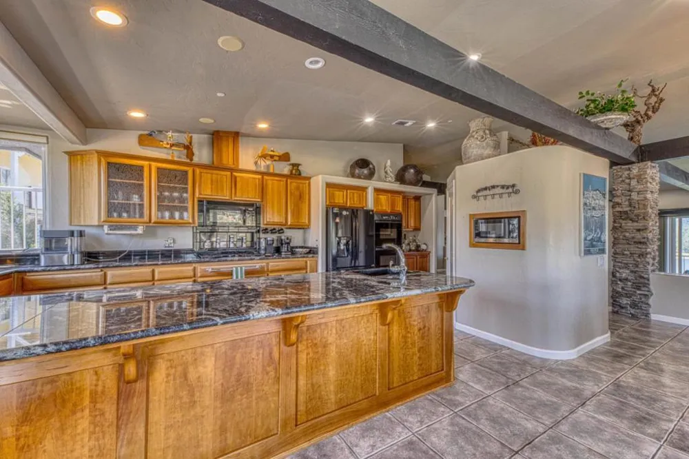 8213 Bass Point Bradley, CA 93426