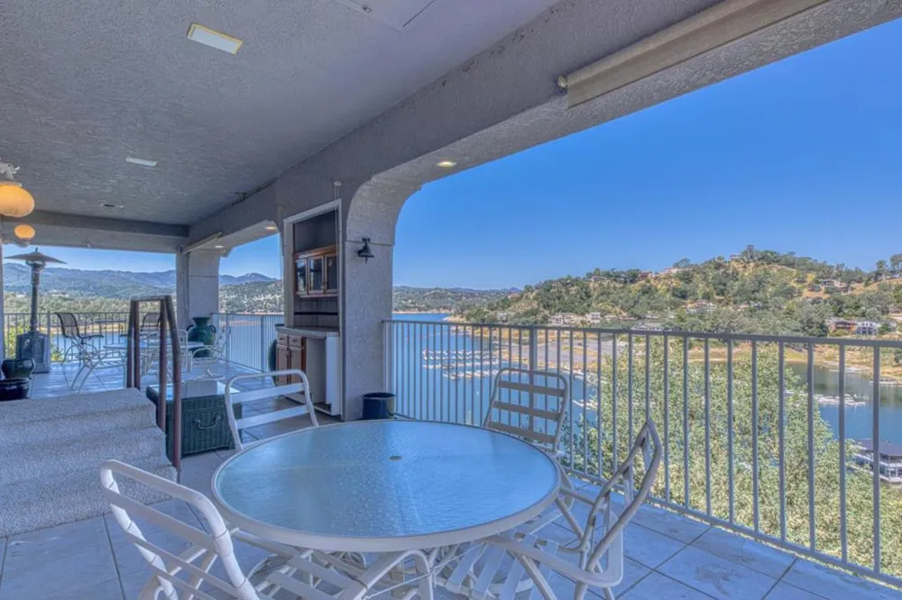 8213 Bass Point Bradley, CA 93426