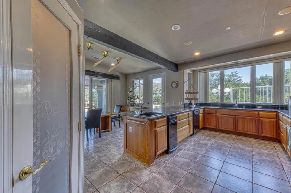 8213 Bass Point Bradley, CA 93426