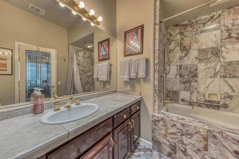 8213 Bass Point Bradley, CA 93426