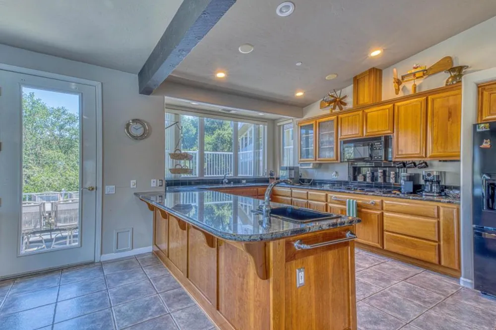 8213 Bass Point Bradley, CA 93426