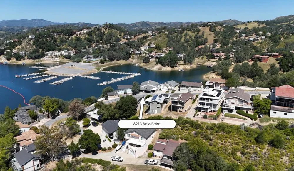 8213 Bass Point Bradley, CA 93426