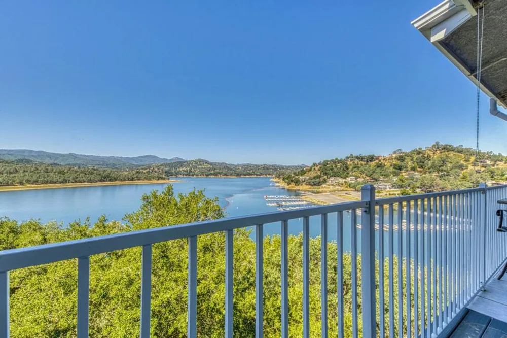 8213 Bass Point Bradley, CA 93426