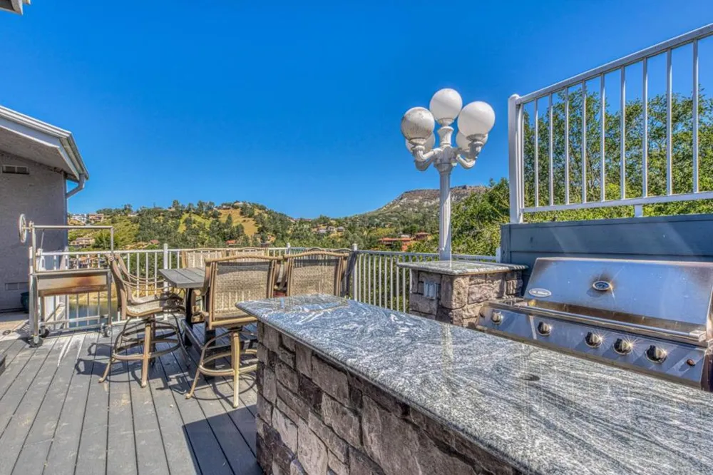 8213 Bass Point Bradley, CA 93426