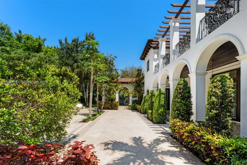 12575 Pine Needle Ln Pinecrest, FL 33156