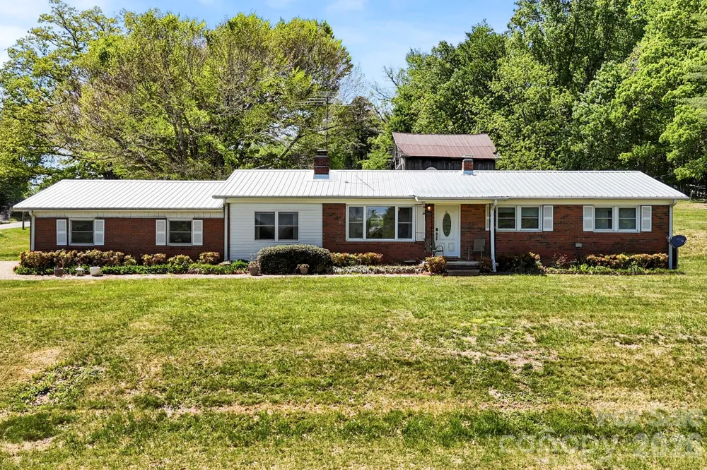 18 Hilda Lane Mills River, NC 28759