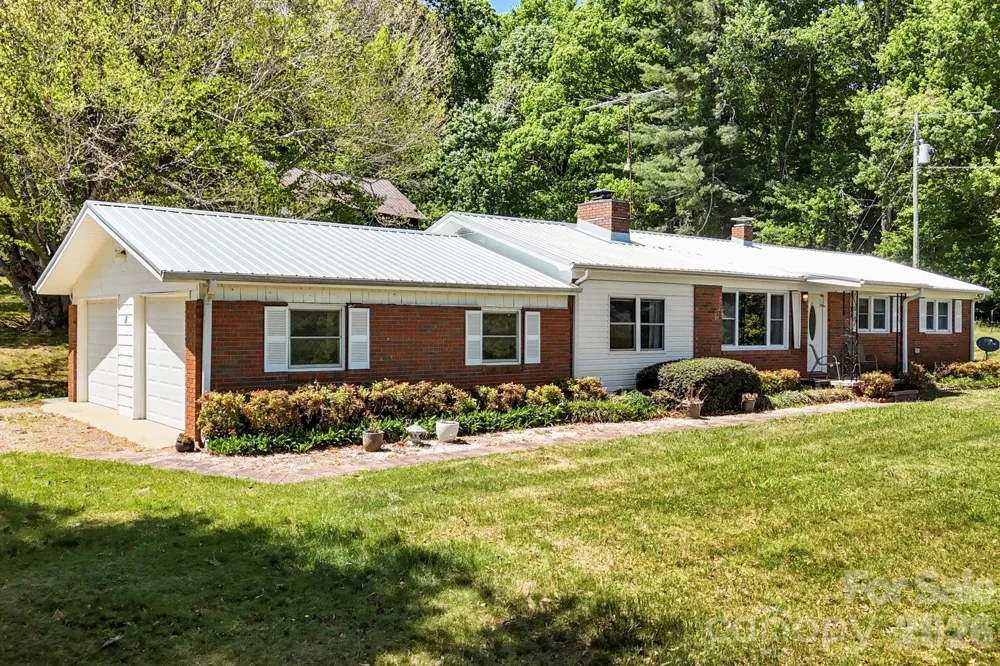 18 Hilda Lane Mills River, NC 28759