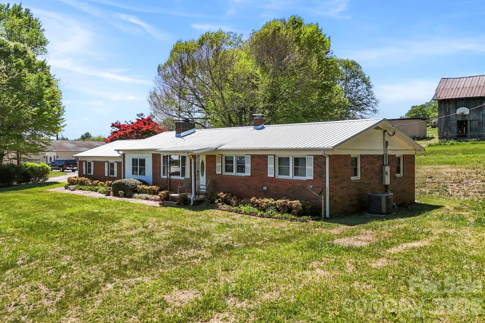 18 Hilda Lane Mills River, NC 28759