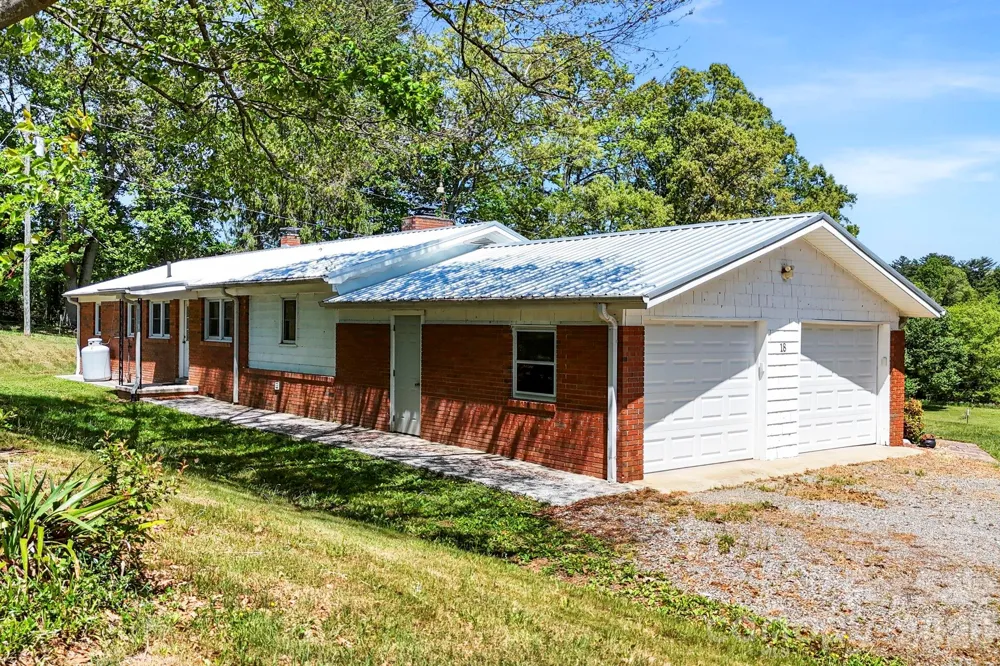 18 Hilda Lane Mills River, NC 28759