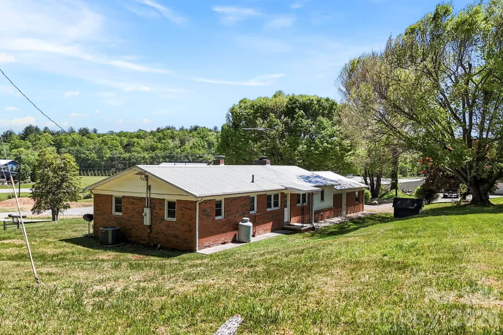 18 Hilda Lane Mills River, NC 28759