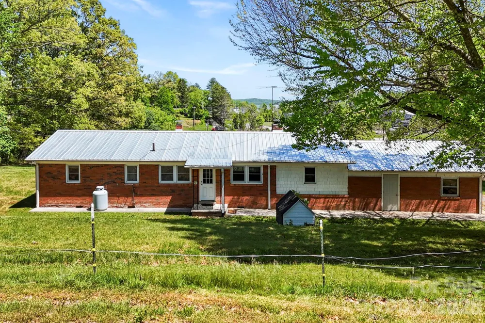 18 Hilda Lane Mills River, NC 28759