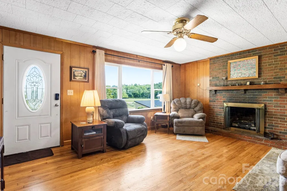 18 Hilda Lane Mills River, NC 28759