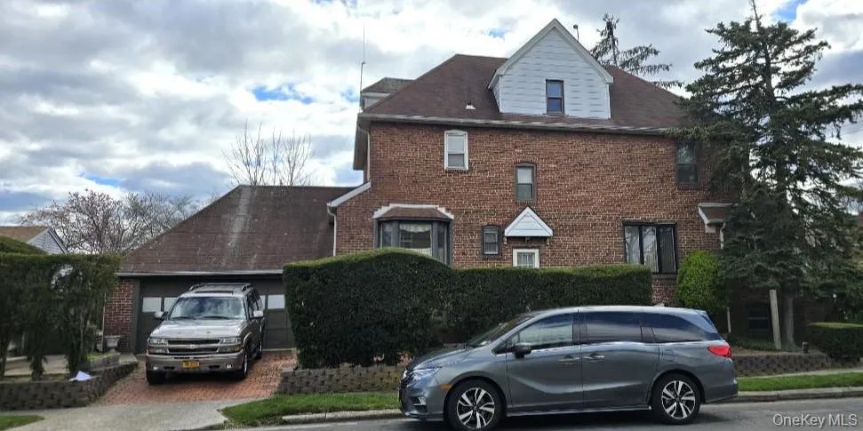 169 Bixley Heath Lynbrook, NY 11563