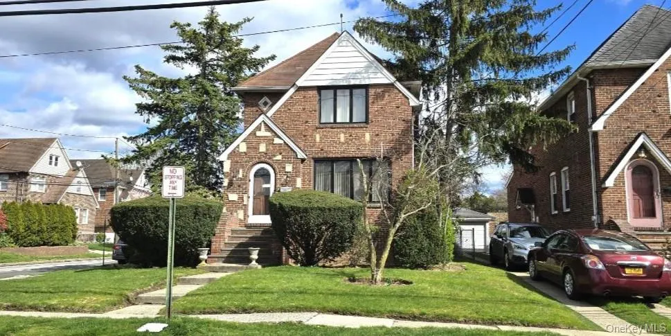 169 Bixley Heath Lynbrook, NY 11563