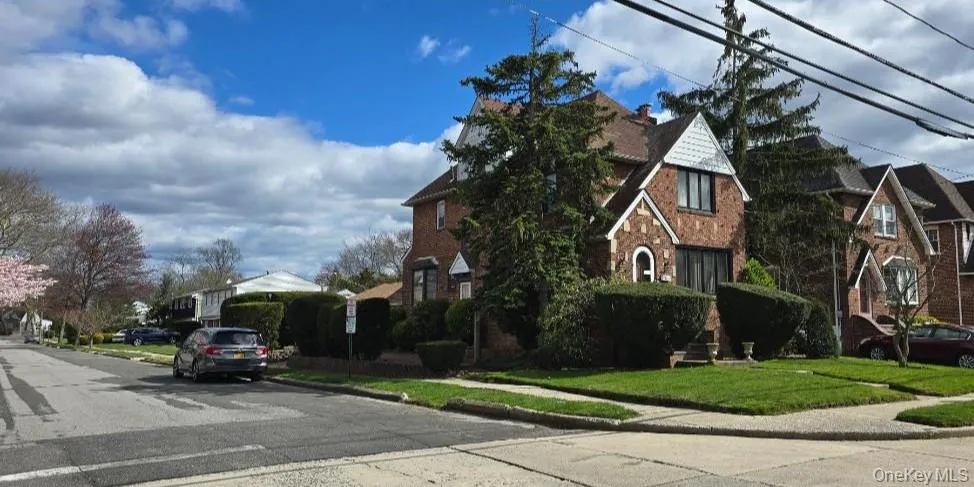 169 Bixley Heath Lynbrook, NY 11563