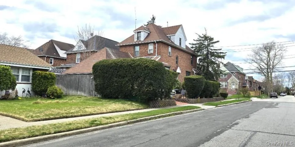 169 Bixley Heath Lynbrook, NY 11563