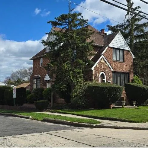 169 Bixley Heath Lynbrook, NY 11563