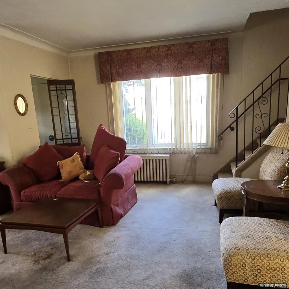 169 Bixley Heath Lynbrook, NY 11563