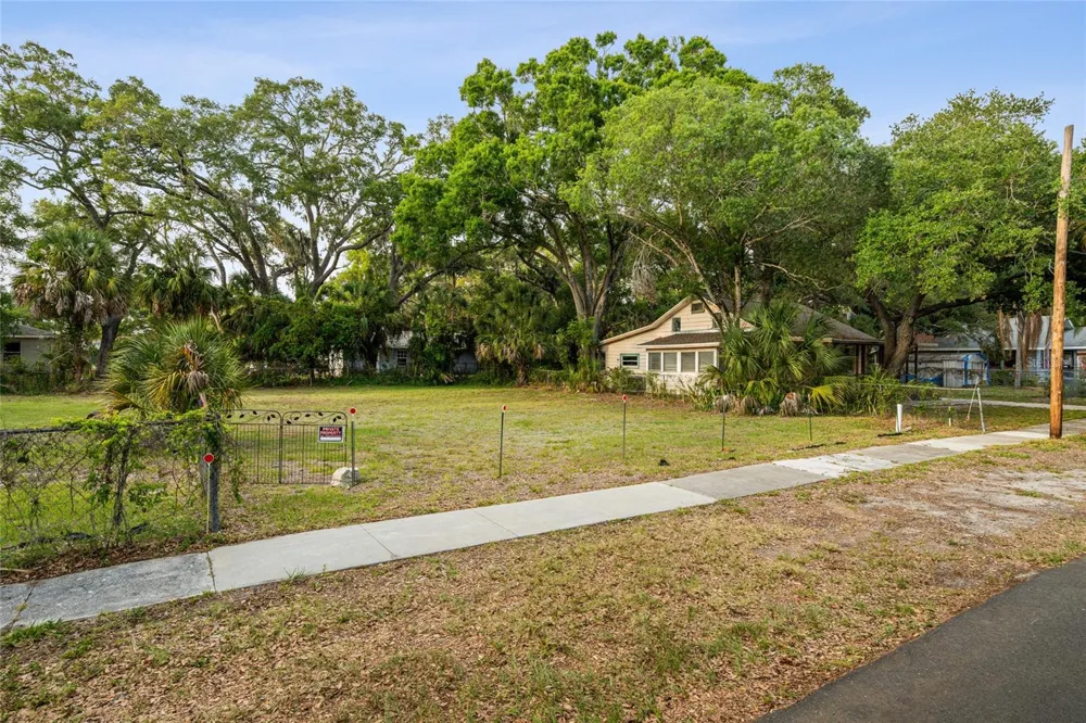 1207 34TH STREET Sarasota, FL 34234
