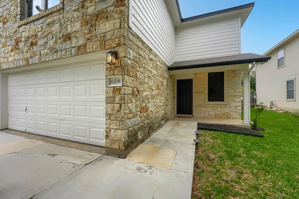 6708 Panda Royle Drive Del Valle, TX 78617