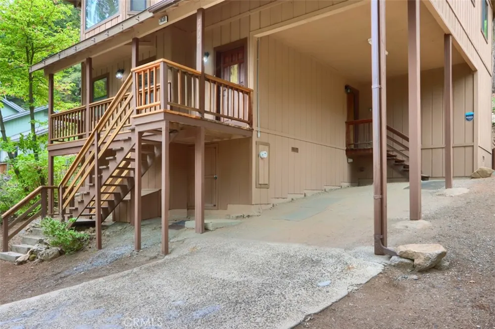 7430 Henness Ridge Road Yosemite, CA 95389