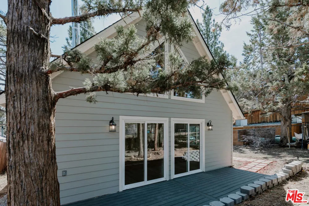 630 Victoria Lane Sugarloaf, CA 92386