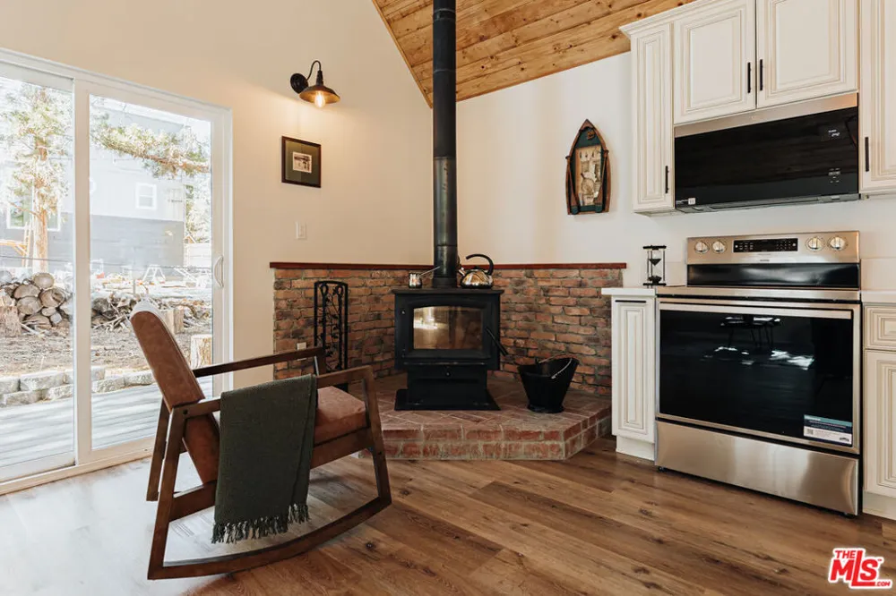 630 Victoria Lane Sugarloaf, CA 92386