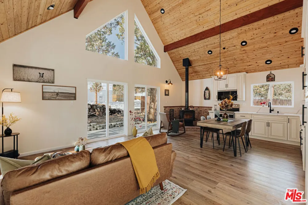 630 Victoria Lane Sugarloaf, CA 92386