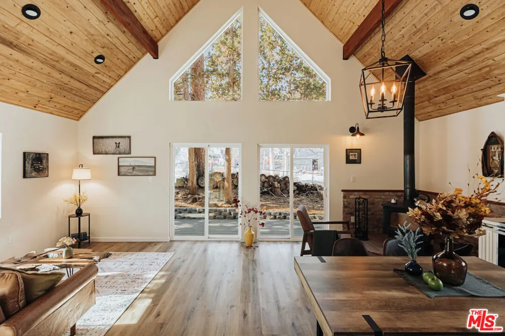630 Victoria Lane Sugarloaf, CA 92386