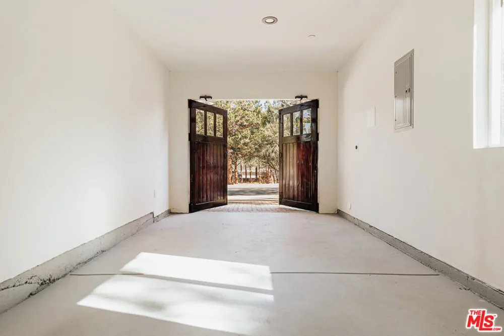 630 Victoria Lane Sugarloaf, CA 92386