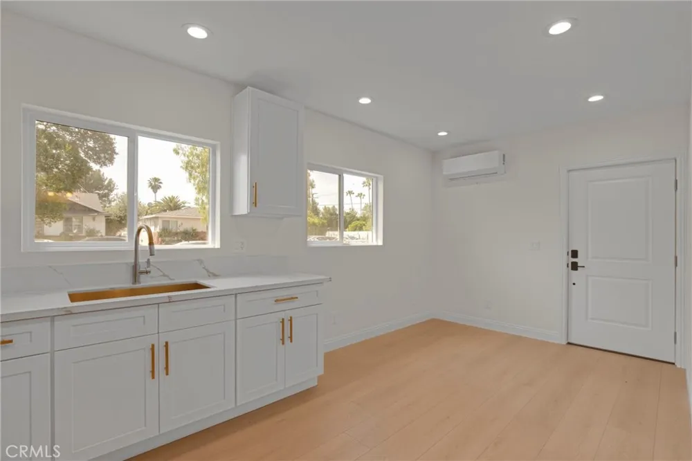 19651 Friar Tarzana, CA 91335