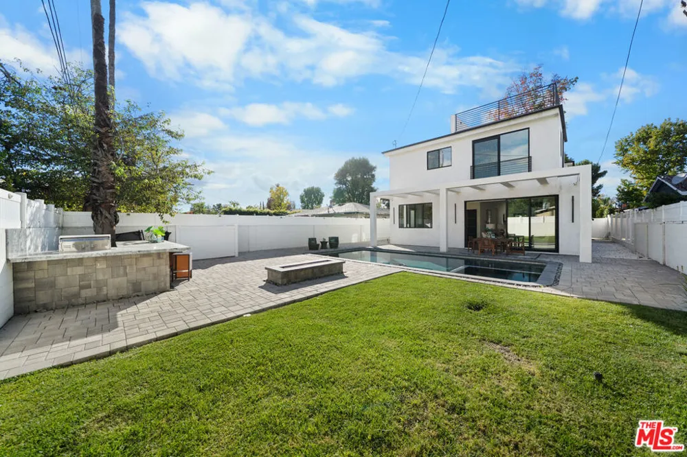 5812 Willis Avenue Sherman Oaks, CA 91411