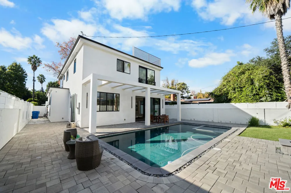 5812 Willis Avenue Sherman Oaks, CA 91411