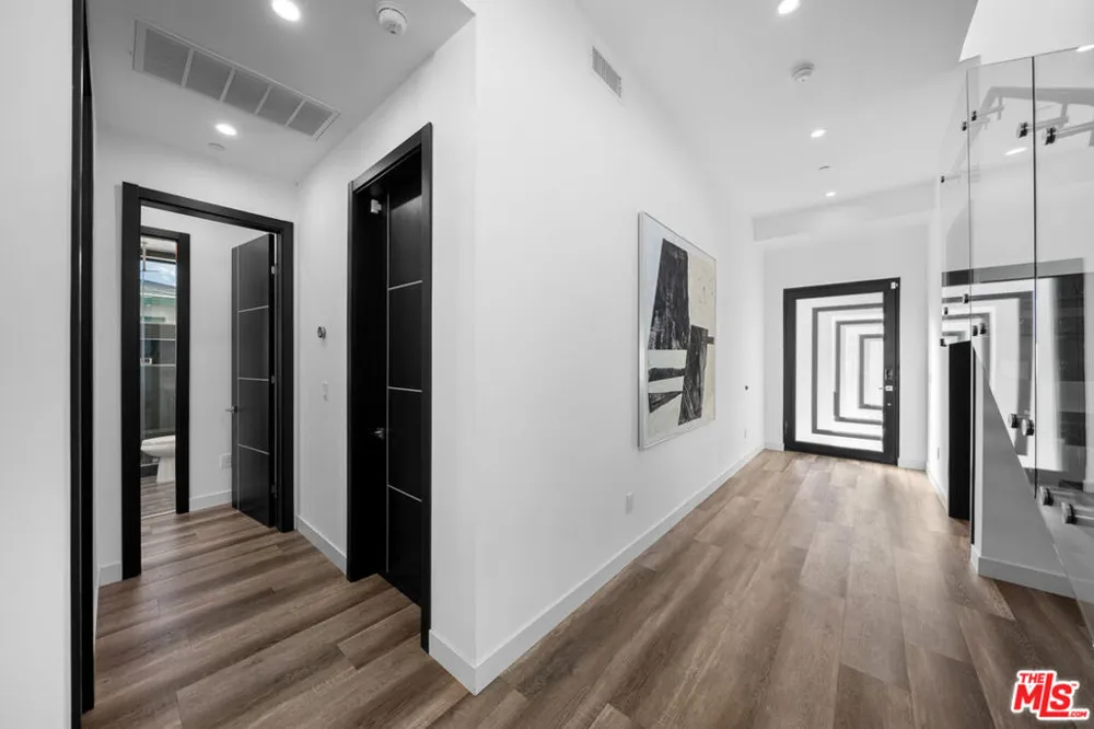 5812 Willis Avenue Sherman Oaks, CA 91411