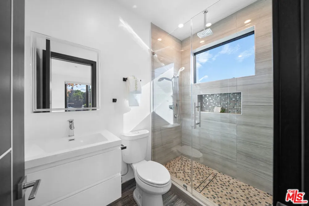 5812 Willis Avenue Sherman Oaks, CA 91411