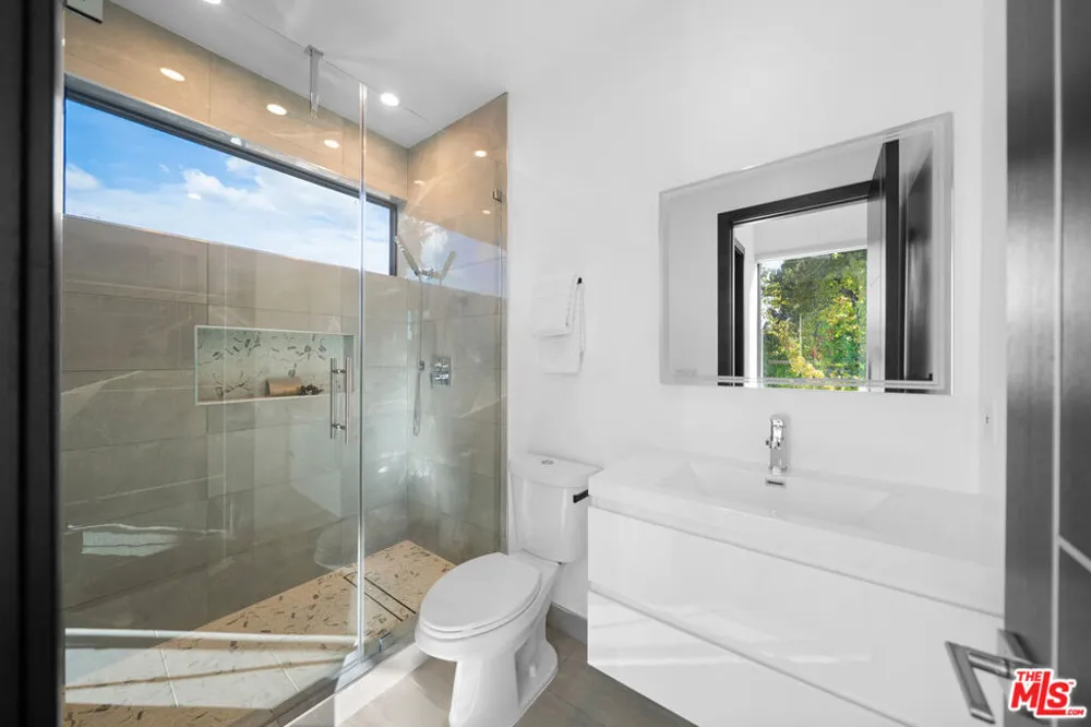 5812 Willis Avenue Sherman Oaks, CA 91411