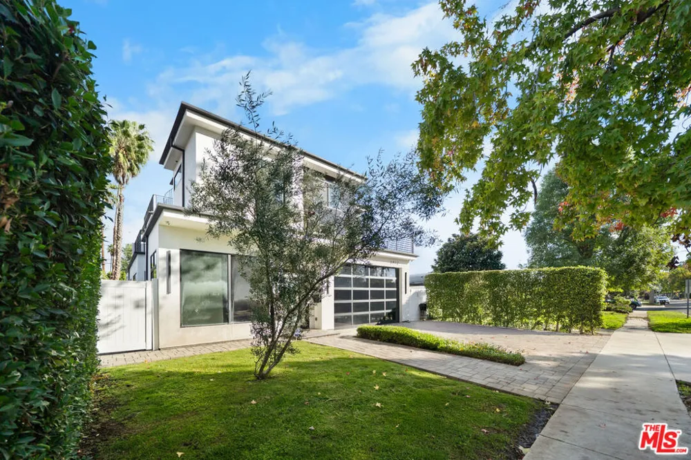 5812 Willis Avenue Sherman Oaks, CA 91411