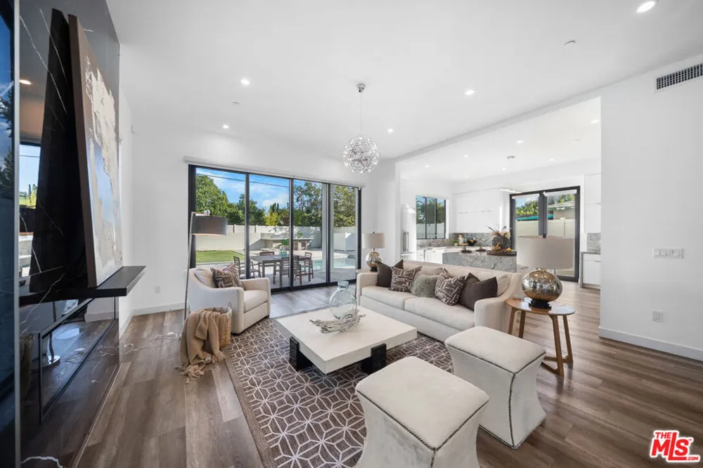 5812 Willis Avenue Sherman Oaks, CA 91411