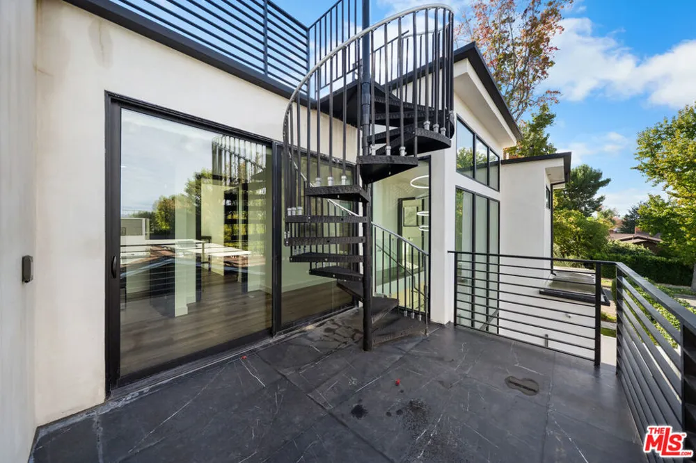 5812 Willis Avenue Sherman Oaks, CA 91411