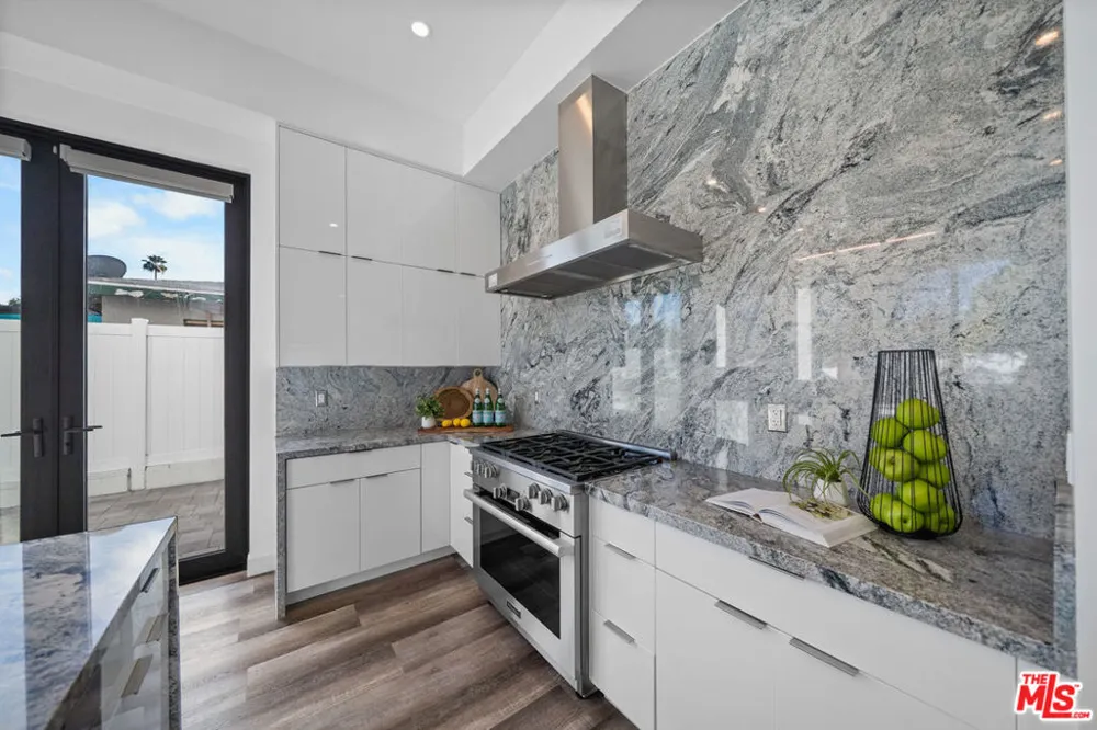 5812 Willis Avenue Sherman Oaks, CA 91411