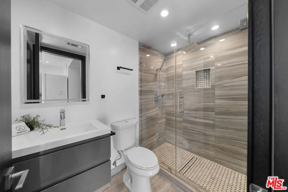 5812 Willis Avenue Sherman Oaks, CA 91411
