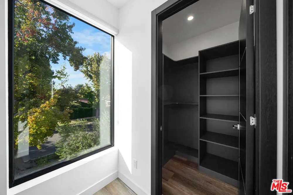 5812 Willis Avenue Sherman Oaks, CA 91411