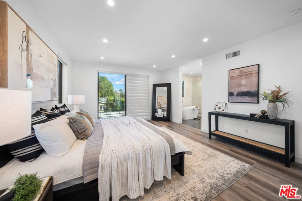 5812 Willis Avenue Sherman Oaks, CA 91411