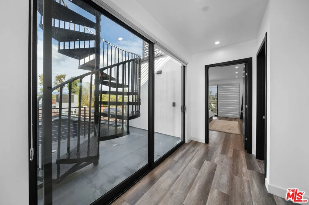 5812 Willis Avenue Sherman Oaks, CA 91411